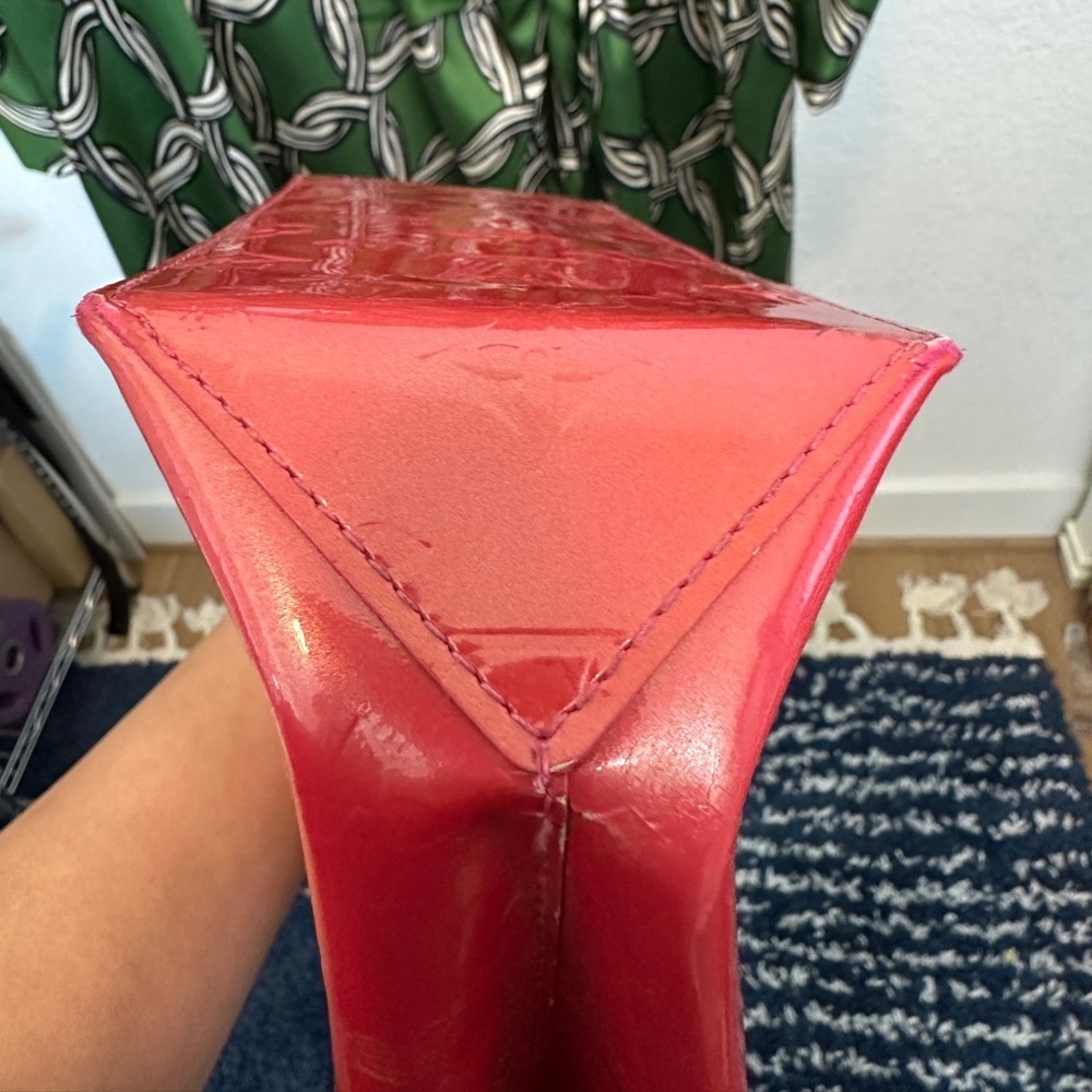 Louis Vuitton | Reade PM in Monogram Vernis Leather - Picture 6 of 8